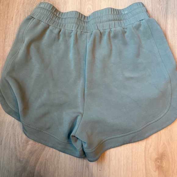 Varley Sage Green Women's Shorts - Picture 4 of 5